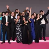 El equipo de 'Mientras seas tu, el aquí y ahora de Carme Elias' celebra el Goya a la mejora película Documental en la alfombra 'rosa' de la ceremonia de entrega celebrada en Valladolid. El equipo de 'Mientras seas tu, el aquí y ahora de Carme Elias' celebra el Goya a la mejora película Documental en la alfombra 'rosa' de la ceremonia de entrega celebrada en Valladolid.