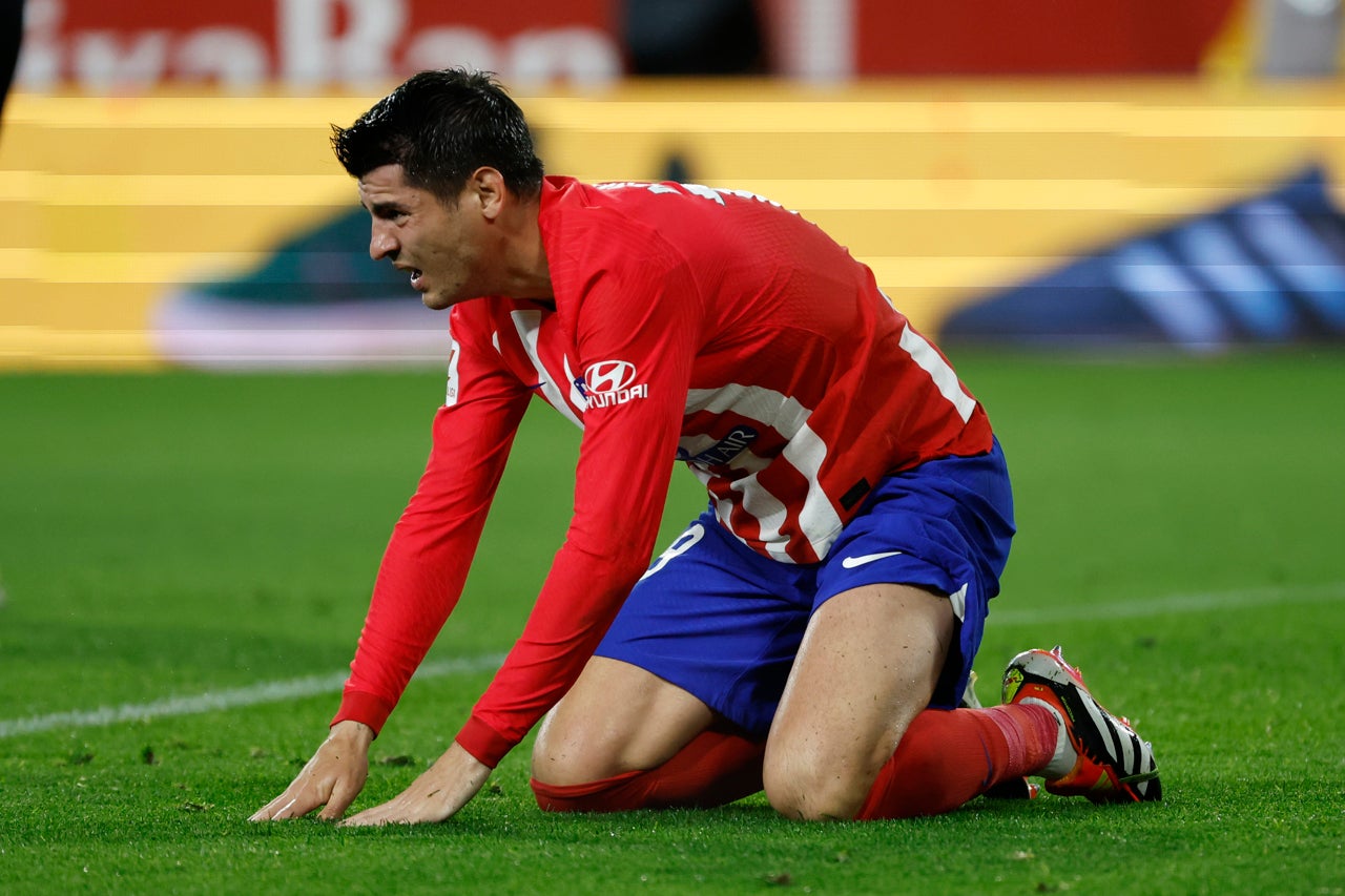 Morata sufre un esguince lateral interno en la rodilla derecha Morata sufre un esguince lateral interno en la rodilla derecha
