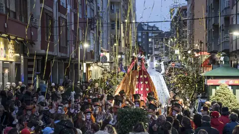 El grupo carnavalero de Marta y Miguel se imponen en Llanes y Camargo (Cantabria). El grupo carnavalero de Marta y Miguel se imponen en Llanes y Camargo (Cantabria).