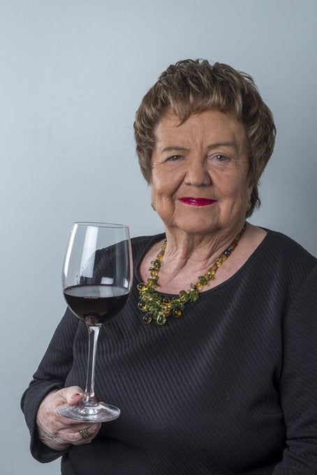 Fallece a los 81 años la enóloga emeritense Isabel Mijares, primera mujer española enóloga y en presidir un Consejo Regulador Fallece a los 81 años la enóloga emeritense Isabel Mijares, primera mujer española enóloga y en presidir un Consejo Regulador