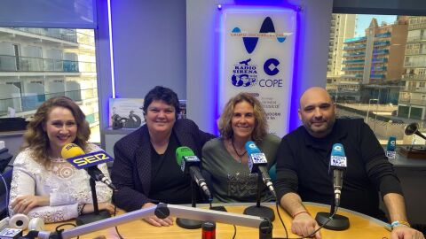 Silvia Yus, Marta Llinares, Olga Poch y Arturo Fern&aacute;ndez celebrando el 'D&iacute;a de la Radio'.