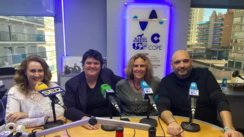 Silvia Yus, Marta Llinares, Olga Poch y Arturo Fernández celebrando el 'Día de la Radio'. Silvia Yus, Marta Llinares, Olga Poch y Arturo Fernández celebrando el 'Día de la Radio'.