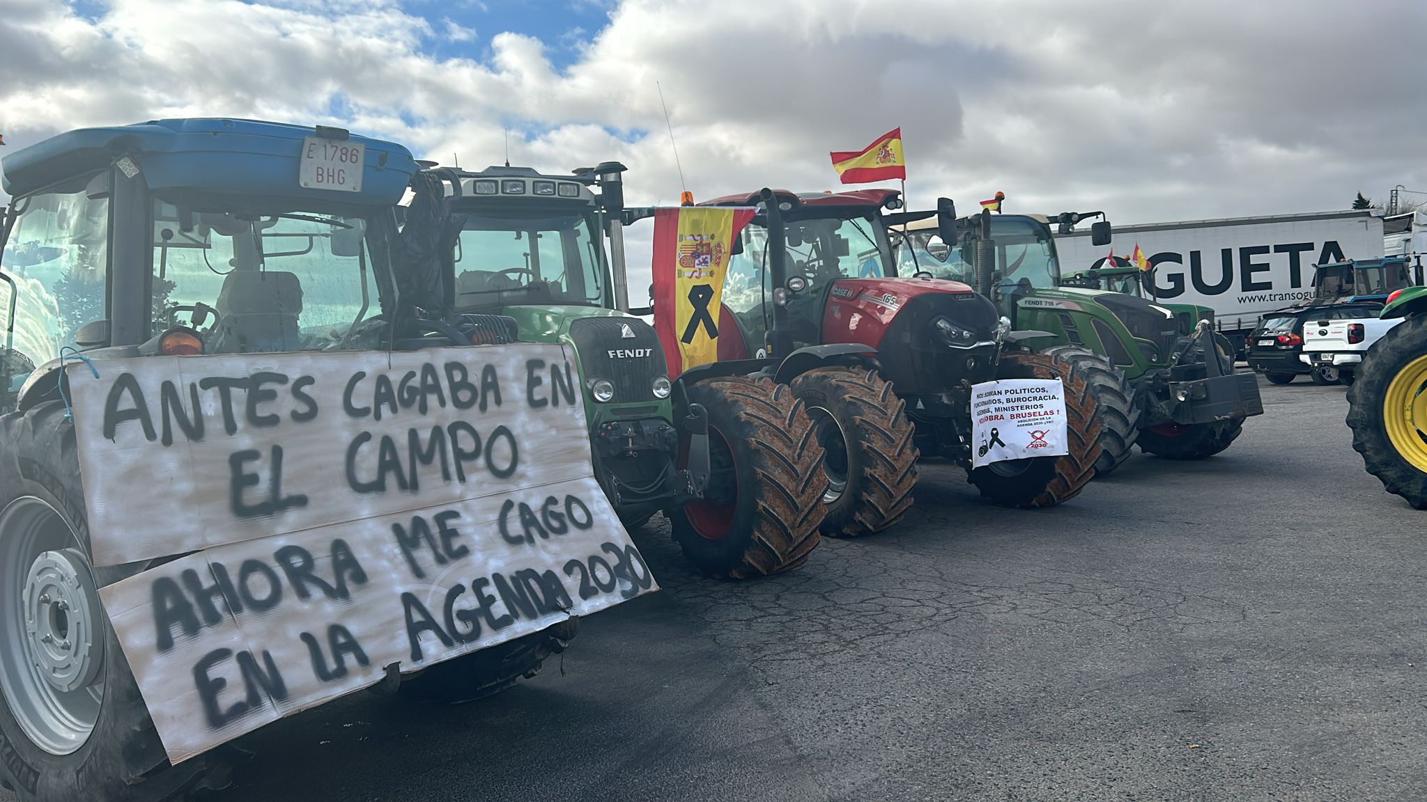 Los agricultores movilizan este martes alrededor de 70 tractores en Villena Los agricultores movilizan este martes alrededor de 70 tractores en Villena