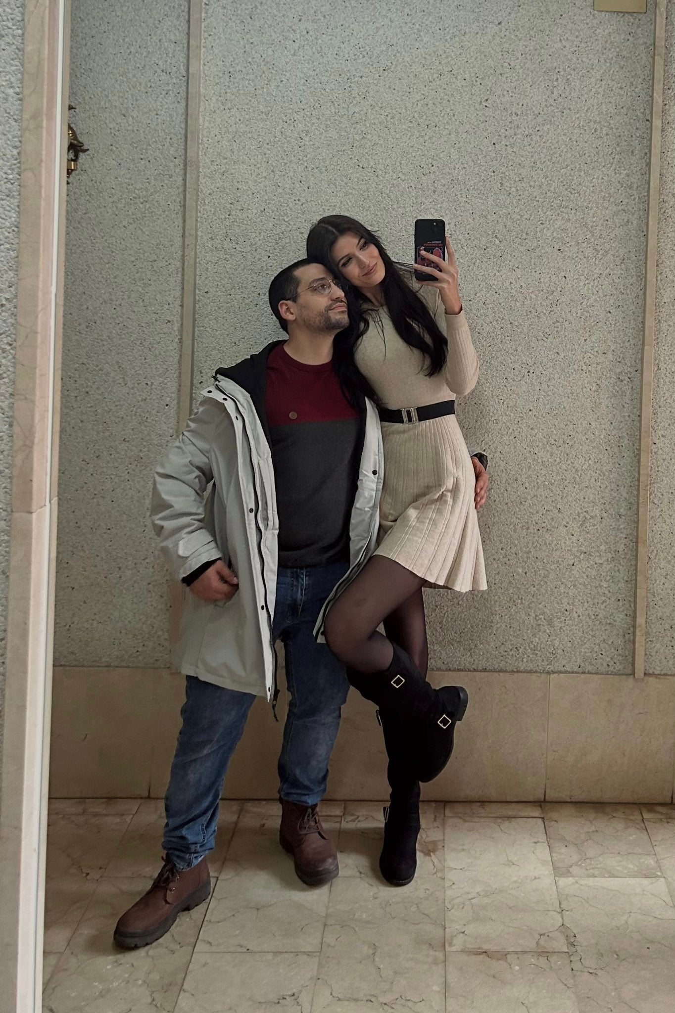 Una joven que mide 1,90 es aplaudida por su respuesta ante las críticas por ser más alta que su novio Una joven que mide 1,90 es aplaudida por su respuesta ante las críticas por ser más alta que su novio
