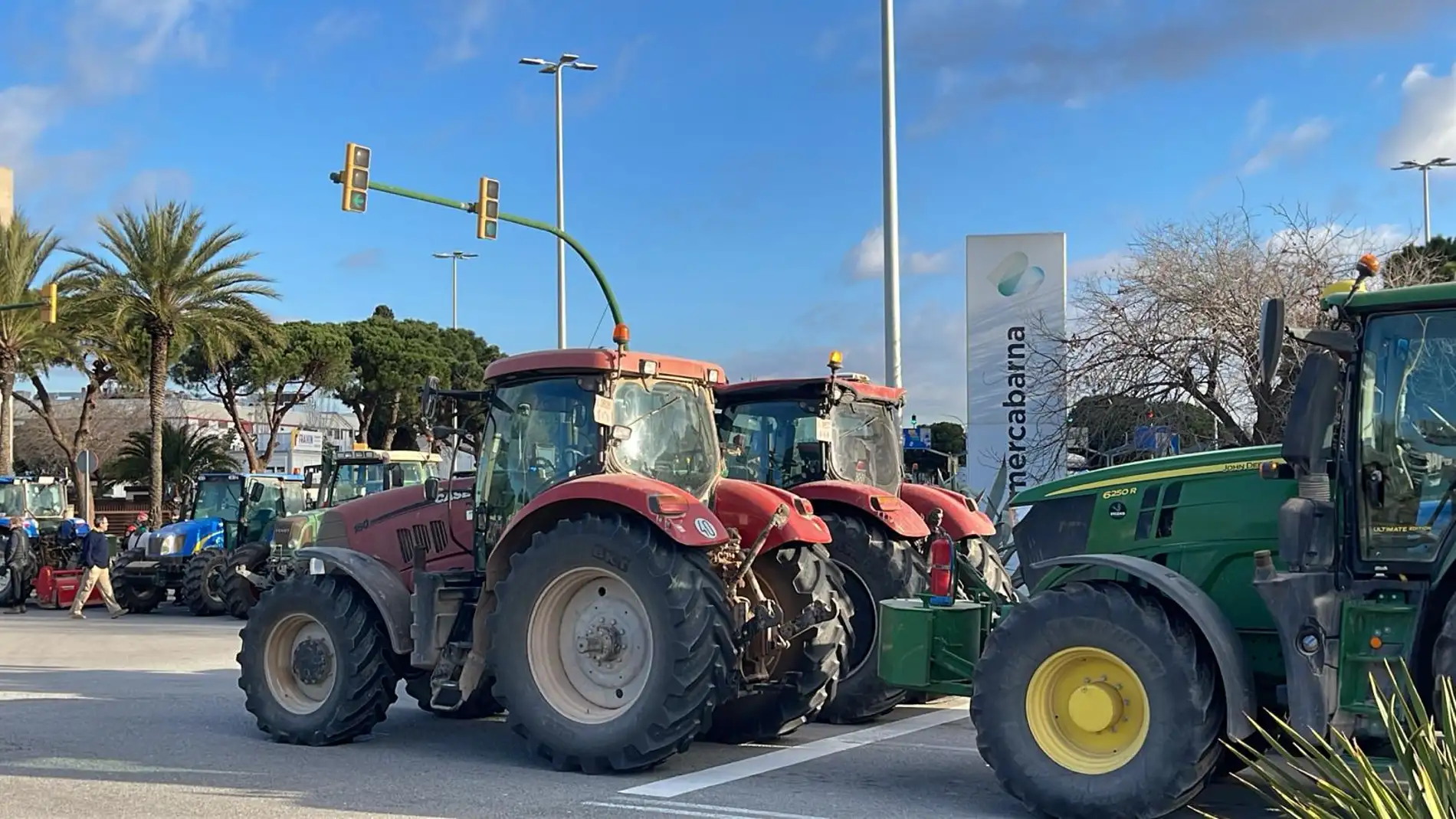  Nuevas protestas de los agricultores con concentraciones en Mercabarna y el puerto de Tarragona
