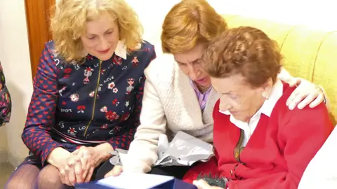 El Ayuntamiento de Palencia homenajea a los usuarios centenarios del Servicio de Ayuda a Domicilio .