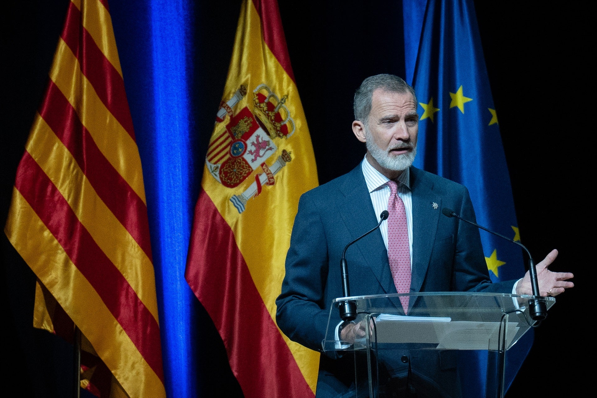 El rey defiende la "independencia" de la Justicia y llama a "respetar" sus resoluciones El rey defiende la "independencia" de la Justicia y llama a "respetar" sus resoluciones