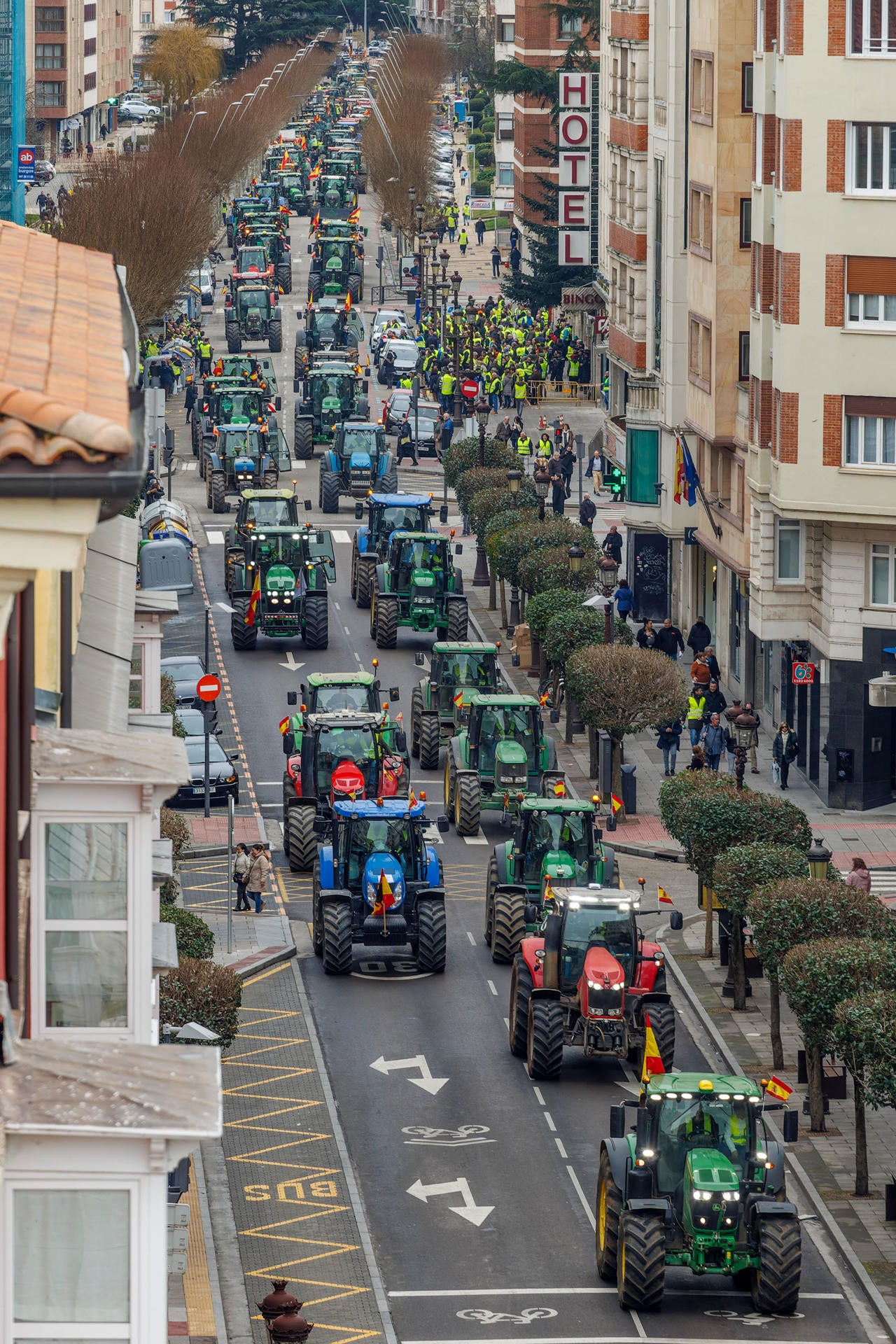 El Gobierno se reúne con las principales organizaciones agrarias en busca de una solución El Gobierno se reúne con las principales organizaciones agrarias en busca de una solución