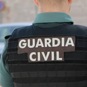 Un agente de la Guardia Civil Un agente de la Guardia Civil