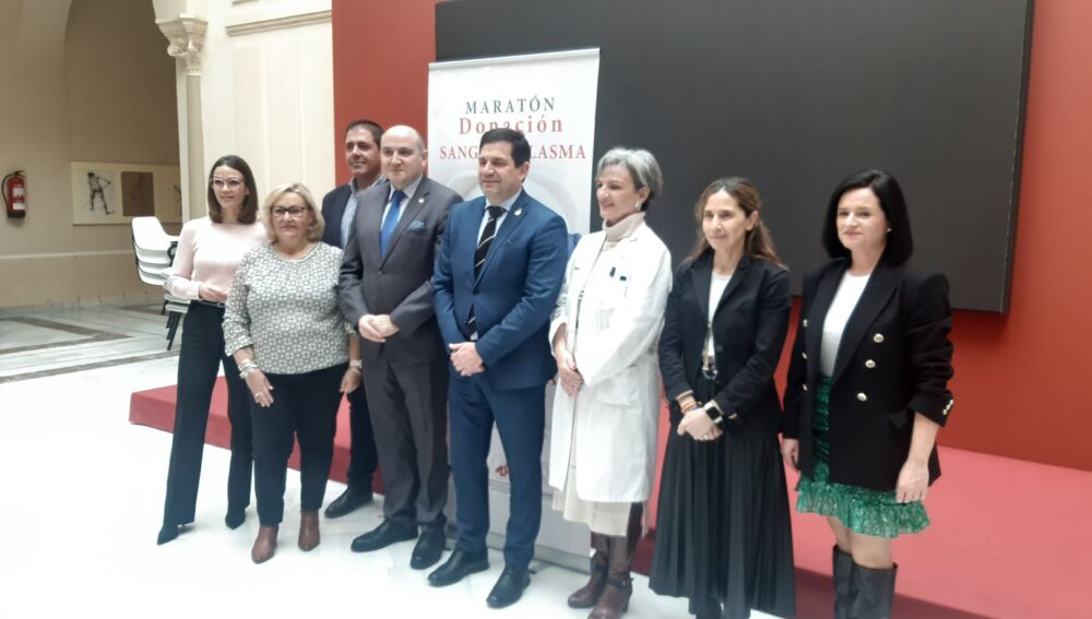 Las autoridades han acudido a la maratón de donación de sangre