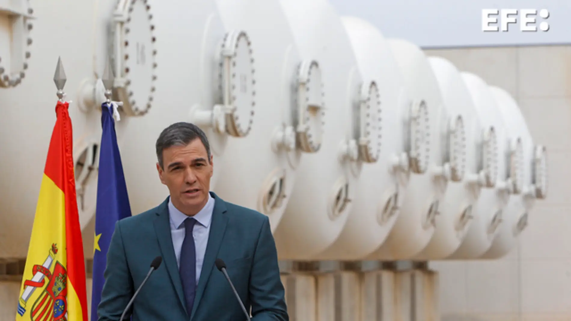 presidente del Gobierno, Pedro Sánchez, durante su visita a la mayor planta desalinizadora de Europa, en Torrevieja (Alicante). l