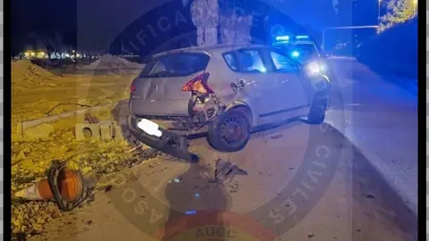 Un vehículo de la Guardia Civil vuelve a ser embestido en San Roque Un vehículo cargado con tabaco de contrabando embiste a la Guardia Civil en San Roque