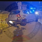Un vehículo cargado con tabaco de contrabando embiste a la Guardia Civil en San Roque Un vehículo cargado con tabaco de contrabando embiste a la Guardia Civil en San Roque
