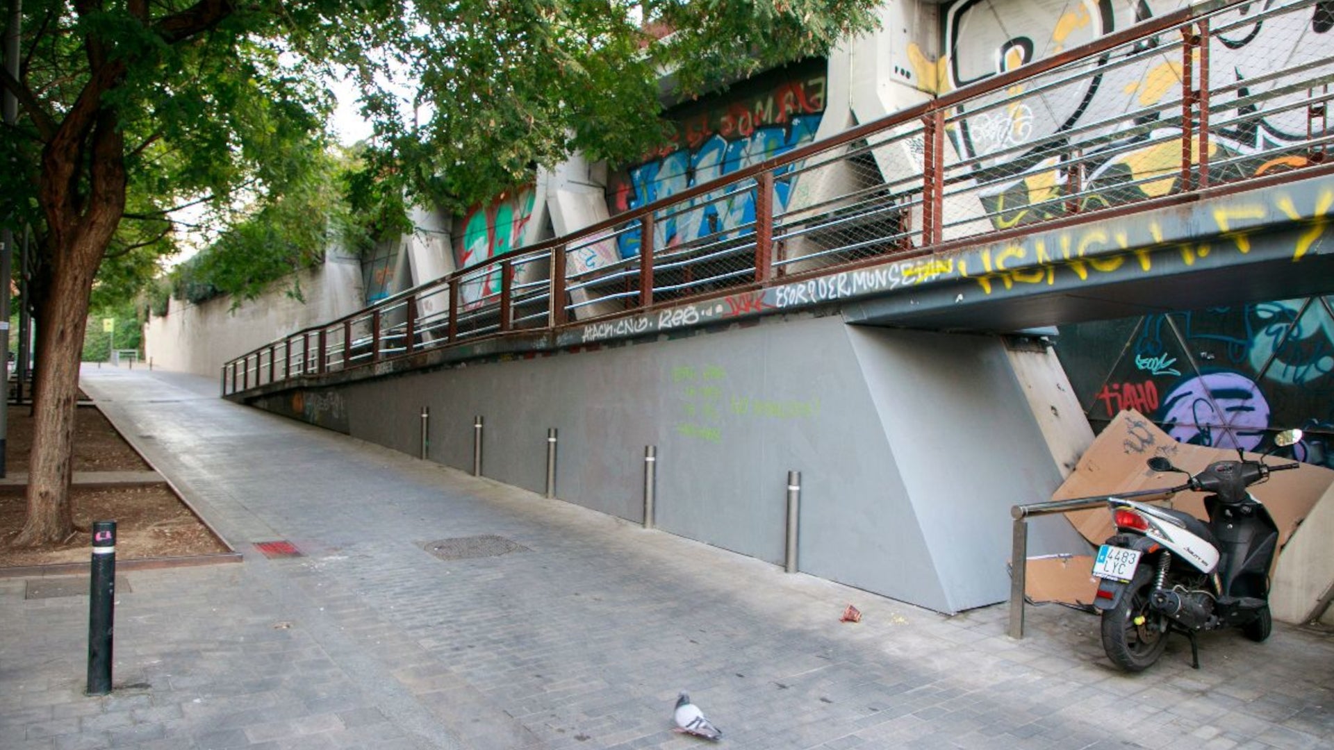 Las personas sin hogar sufren la arquitectura hostil Las personas sin hogar sufren la arquitectura hostil