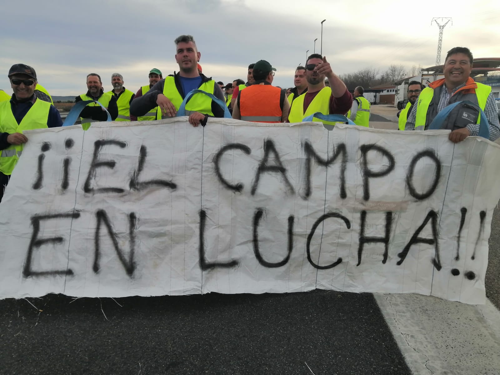 En Valdepeñas los agricultores, al margen de siglas o partidos, no retroceden y afirman que seguirán las protestas En Valdepeñas los agricultores, al margen de siglas o partidos, no retroceden y afirman que seguirán las protestas