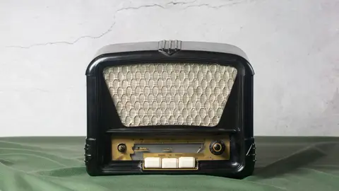 Imagen de una radio antigua Imagen de una radio antigua