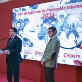 Miguel Ángel Valverde y José Luis Ruiz durante la presentación del plan