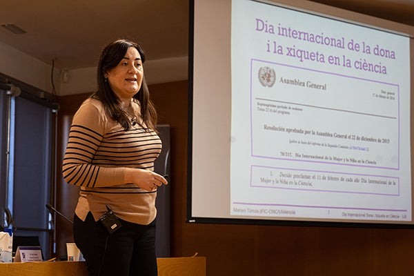 Mariam Tórtola: «Les dones s’han d’esforçar moltíssim més per a aconseguir que la seua investigació i la seua vàlua professional siguen reconegudes» Mariam Tórtola: «Les dones s’han d’esforçar moltíssim més per a aconseguir que la seua investigació i la seua vàlua professional siguen reconegudes»