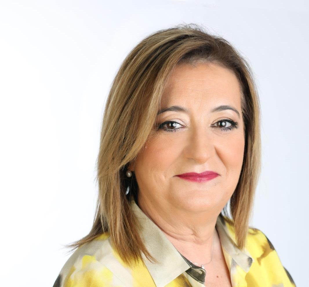 Loli Sánchez Mateos, preparada para recibir el collar y bastón de mando como Armengola Loli Sánchez Mateos, preparada para recibir el collar y bastón de mando como Armengola