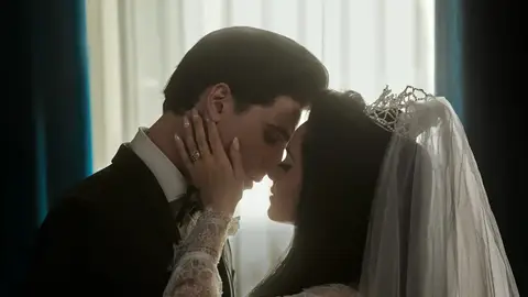 Jacob Elordi y Cailee Spaeny, caracterizados como Elvis y Priscilla en 'Priscilla', de Sofia Coppola Jacob Elordi y Cailee Spaeny, caracterizados como Elvis y Priscilla en 'Priscilla', de Sofia Coppola