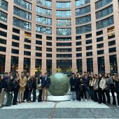 Imagen de los 24 alumnos que han visitado el Parlamento Europeo.
