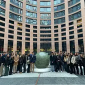 Imagen de los 24 alumnos que han visitado el Parlamento Europeo. Imagen de los 24 alumnos que han visitado el Parlamento Europeo.