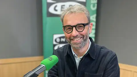 Biel Huguet, director de la fábrica de baldosas Huguet, en los estudios de Onda Cero Biel Huguet, director de la fábrica de baldosas Huguet, en los estudios de Onda Cero