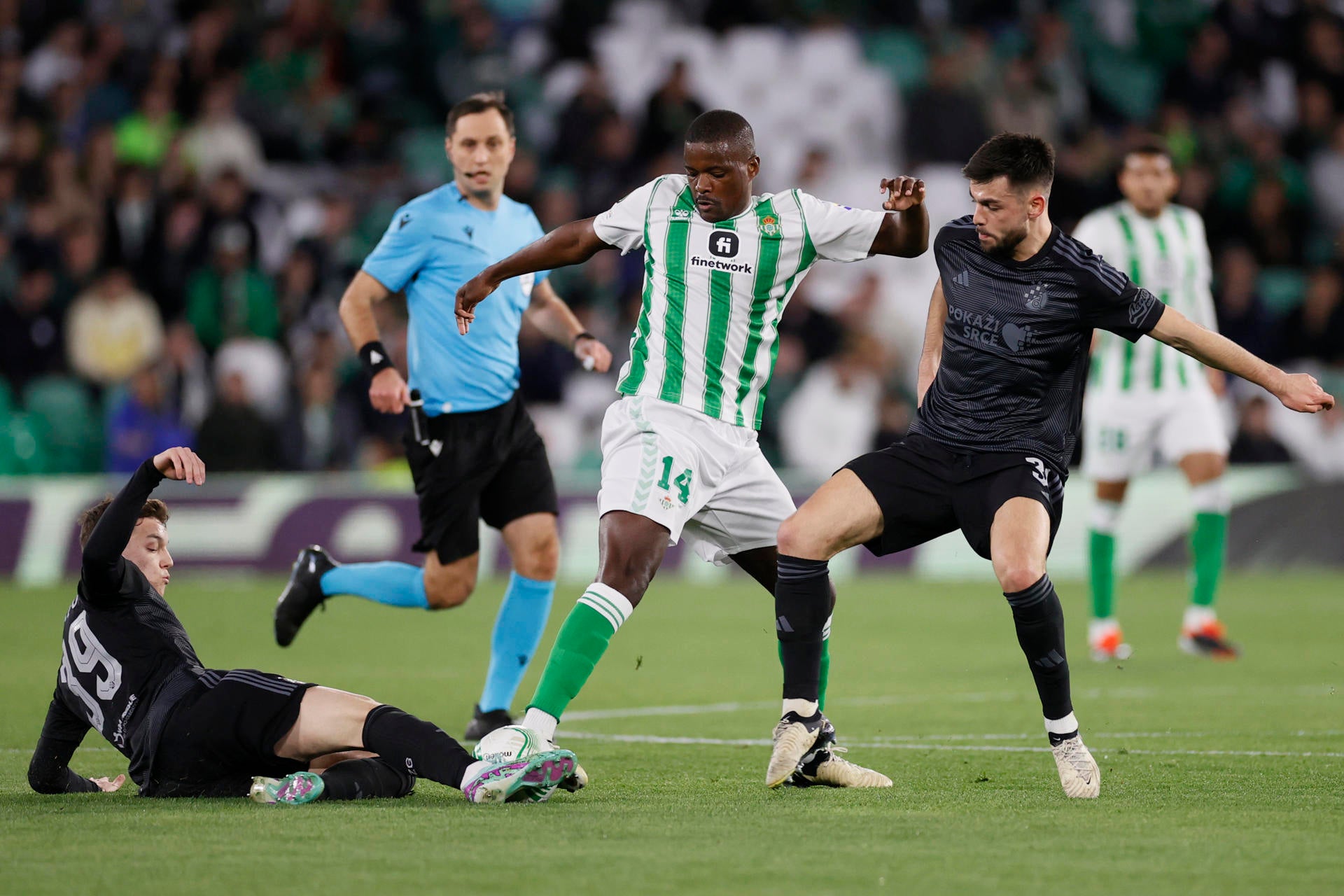 El Betis se complica la clasificación en la Conference El Betis se complica la clasificación en la Conference