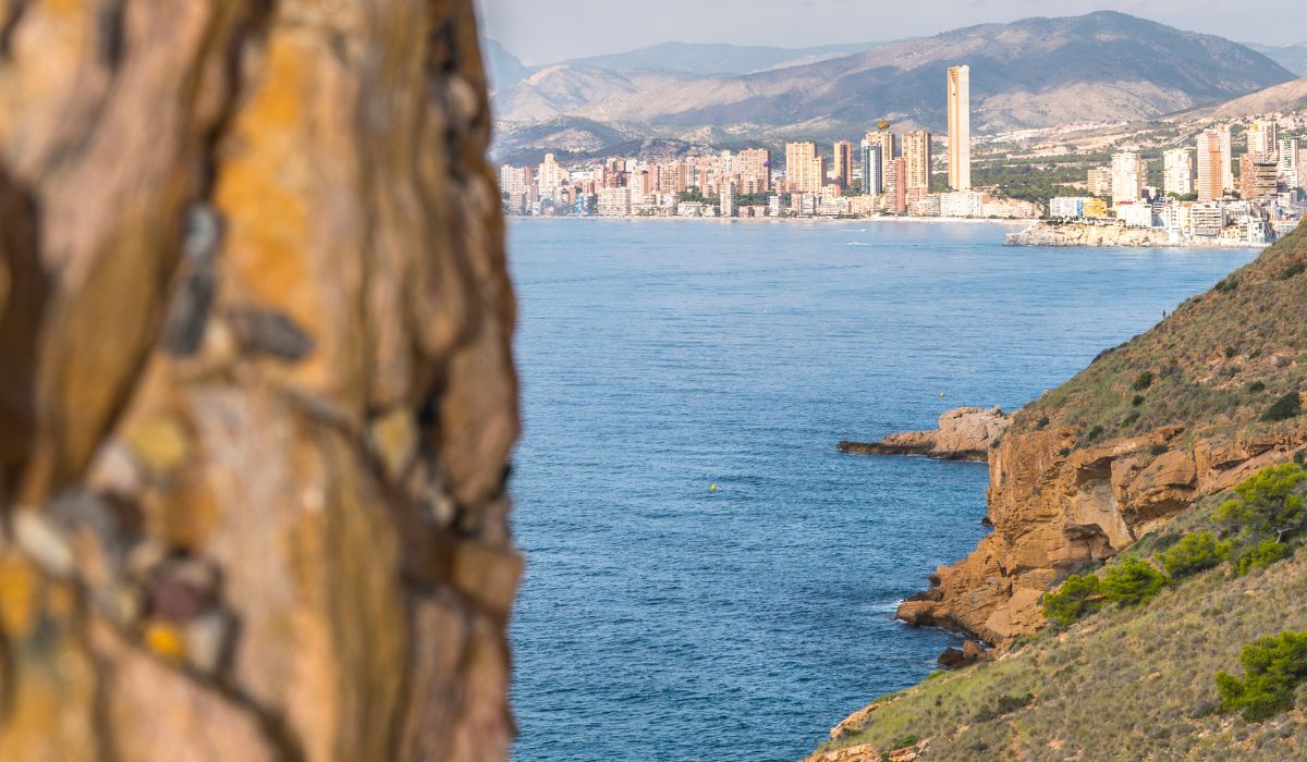 El grupo ecologista Xoriguer denuncia el vertido de aguas fecales al mar en Benidorm dentro del área protegida del parque natural El grupo ecologista Xoriguer denuncia el vertido de aguas fecales al mar en Benidorm dentro del área protegida del parque natural