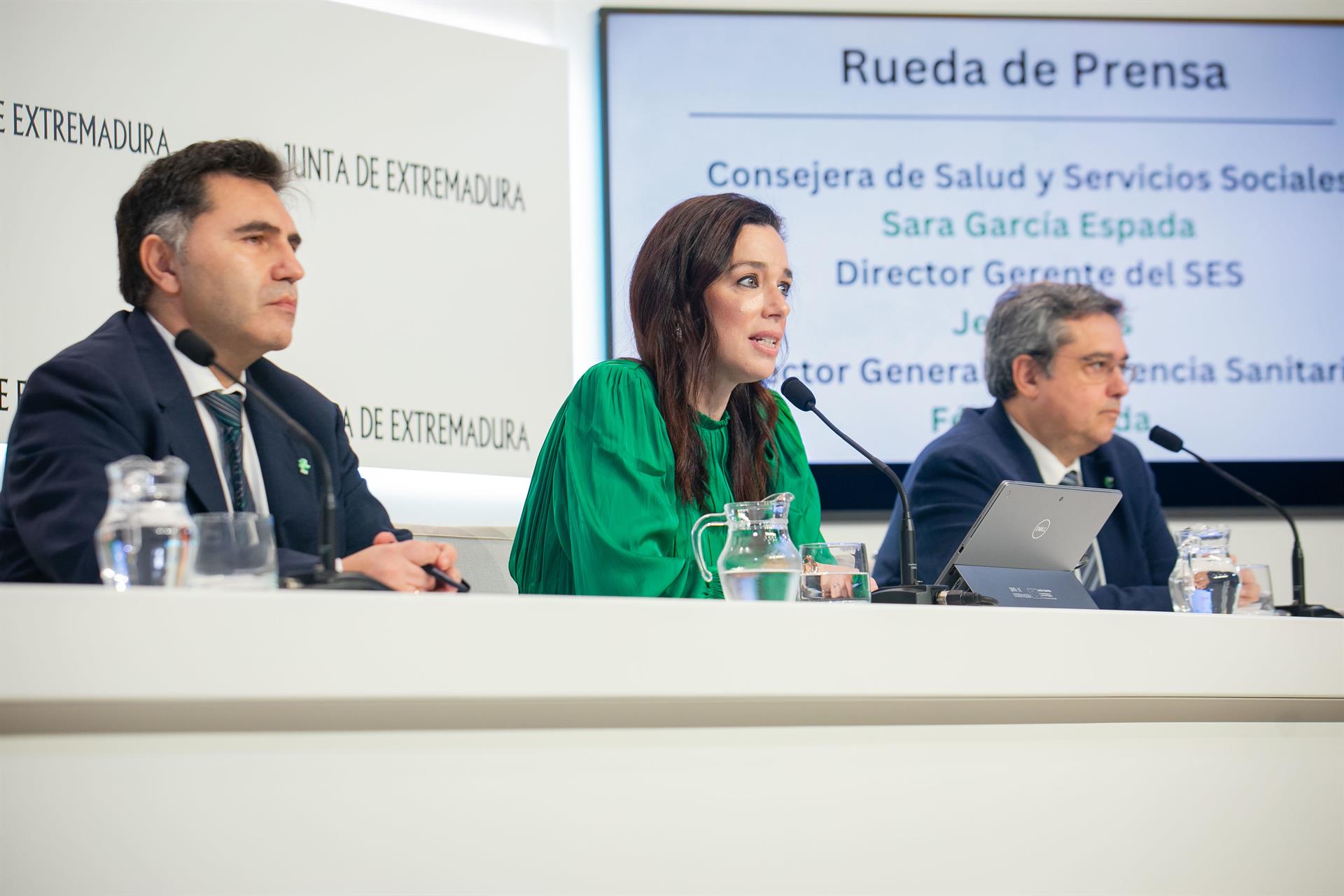 98.500 extremeños a la espera de una consulta con el especialista, la Junta denuncia una lista oculta de más de 25.000 personas 98.500 extremeños a la espera de una consulta con el especialista, la Junta denuncia una lista oculta de más de 25.000 personas