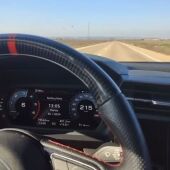 El conductor del vehículo circuló a 215 kilómetros por hora en una carretera limitada a 90