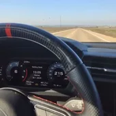 El conductor del vehículo circuló a 215 kilómetros por hora en una carretera limitada a 90 El conductor del vehículo circuló a 215 kilómetros por hora en una carretera limitada a 90