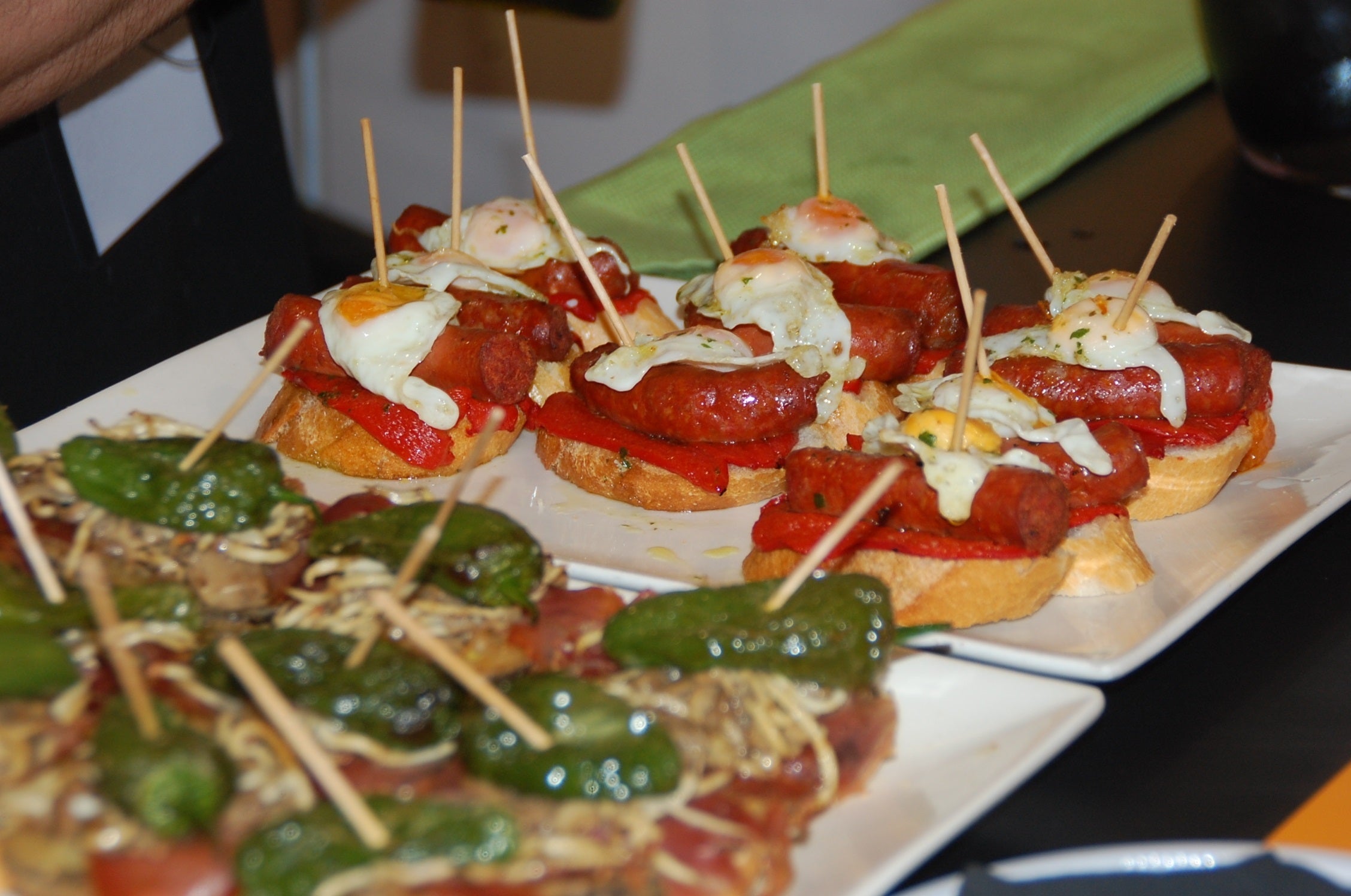 ¿Desde cuando tomamos tapas? Una breve historia del 'tapeo' ¿Desde cuando tomamos tapas? Una breve historia del 'tapeo'