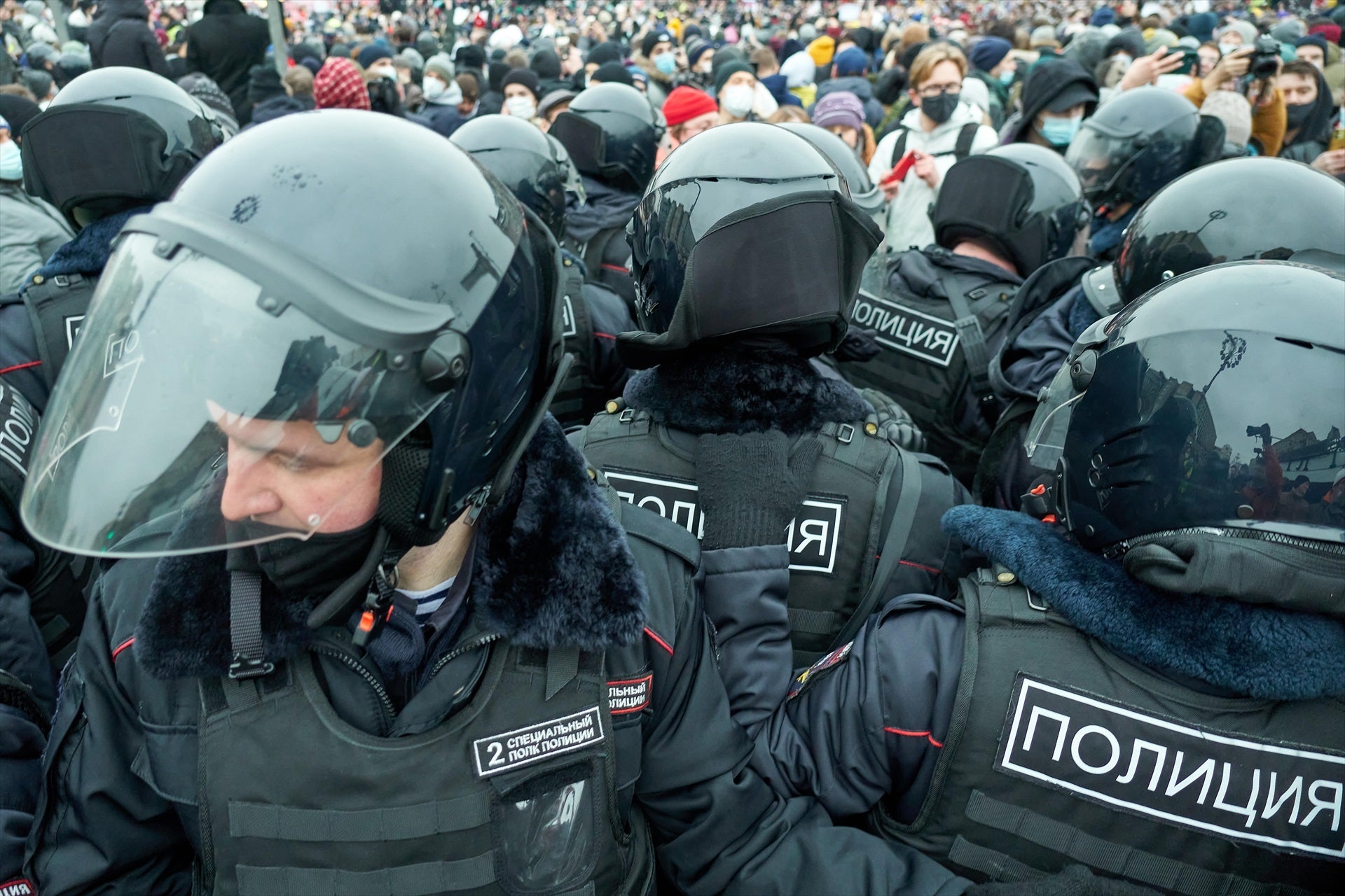Centenares de detenidos este sábado en manifestaciones en recuerdo a Navalni en Rusia Centenares de detenidos este sábado en manifestaciones en recuerdo a Navalni en Rusia