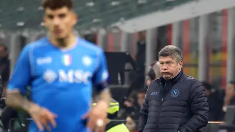 El Nápoles destituye a su entrenador a dos días de recibir al Barça en Champions El Nápoles destituye a su entrenador a dos días de recibir al Barça en Champions