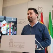 El concejal de Ferias y Fiestas, José Antonio Casablanca, realiza un balance del Carnaval de Badajoz 2024 "muy positivo" El concejal de Ferias y Fiestas, José Antonio Casablanca, realiza un balance del Carnaval de Badajoz 2024 "muy positivo"