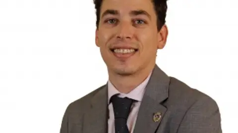 Forzado a dimitir el concejal de Vox en Badajoz Javier Liso tras ser condenado por violencia machista Forzado a dimitir el concejal de Vox en Badajoz Javier Liso tras ser condenado por violencia machista