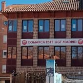 La Unión Comarcal Este de Madrid rinde homenaje al último trabajador fallecido en accidente laboral en la concentración convocada a mediodía en San Fernando de Henares