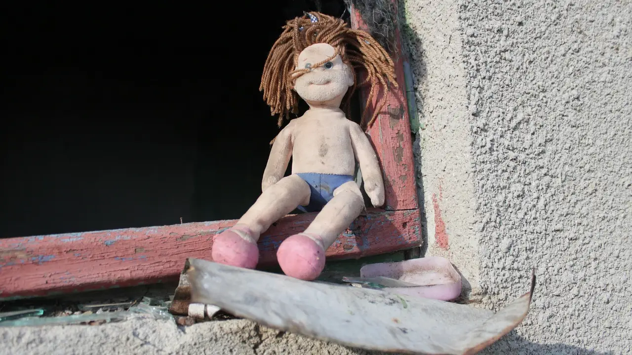 Muñeco de un niño en situación de pobreza Muñeco de un niño en situación de pobreza