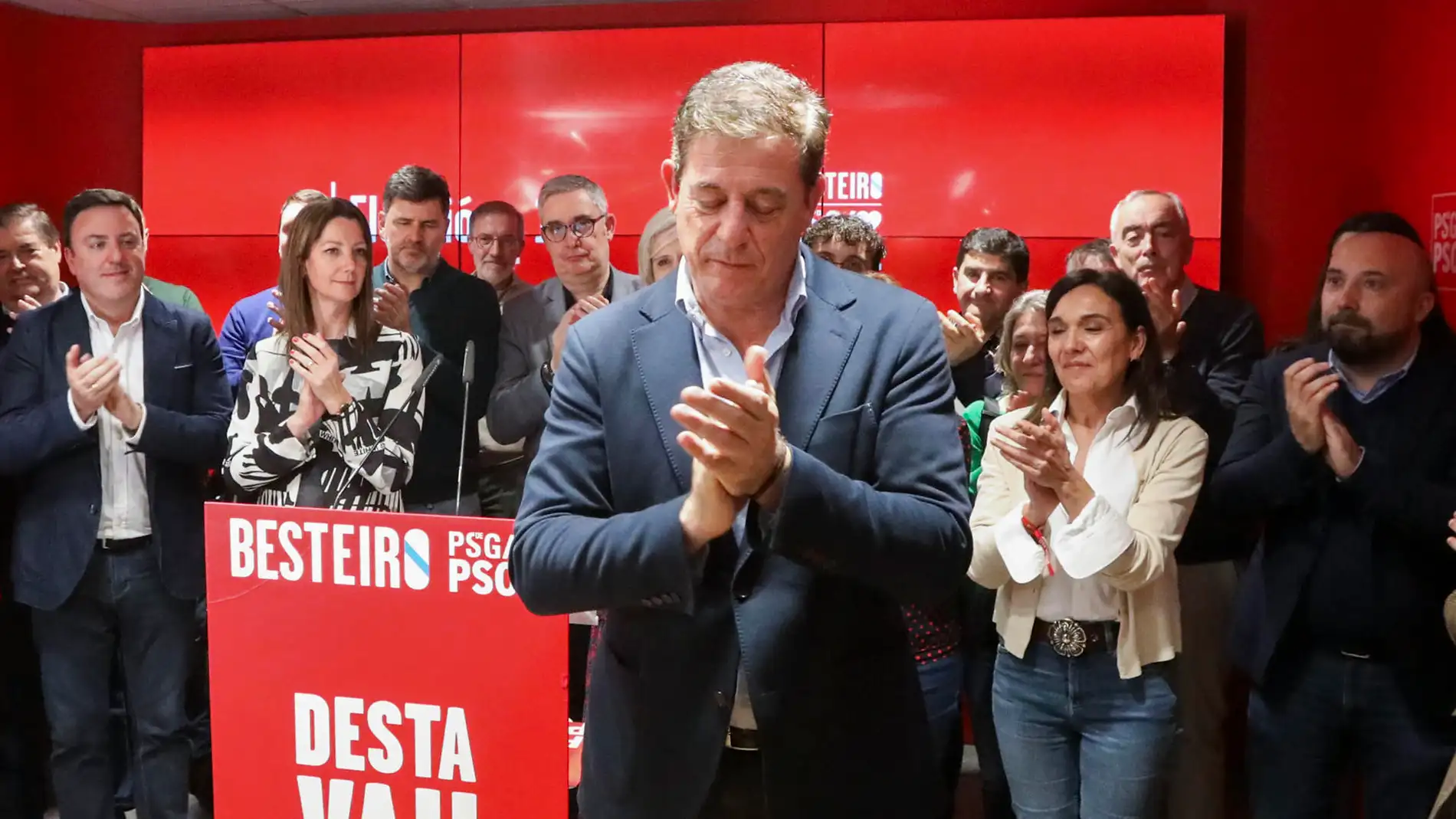 El candidato del PSOE en Galicia, José Ramón Gómez Besteiro, tras el resultado electoral