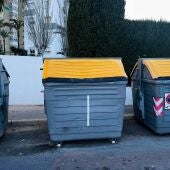 Contenedores usados de Alicante terminan en las calles de Benidorm