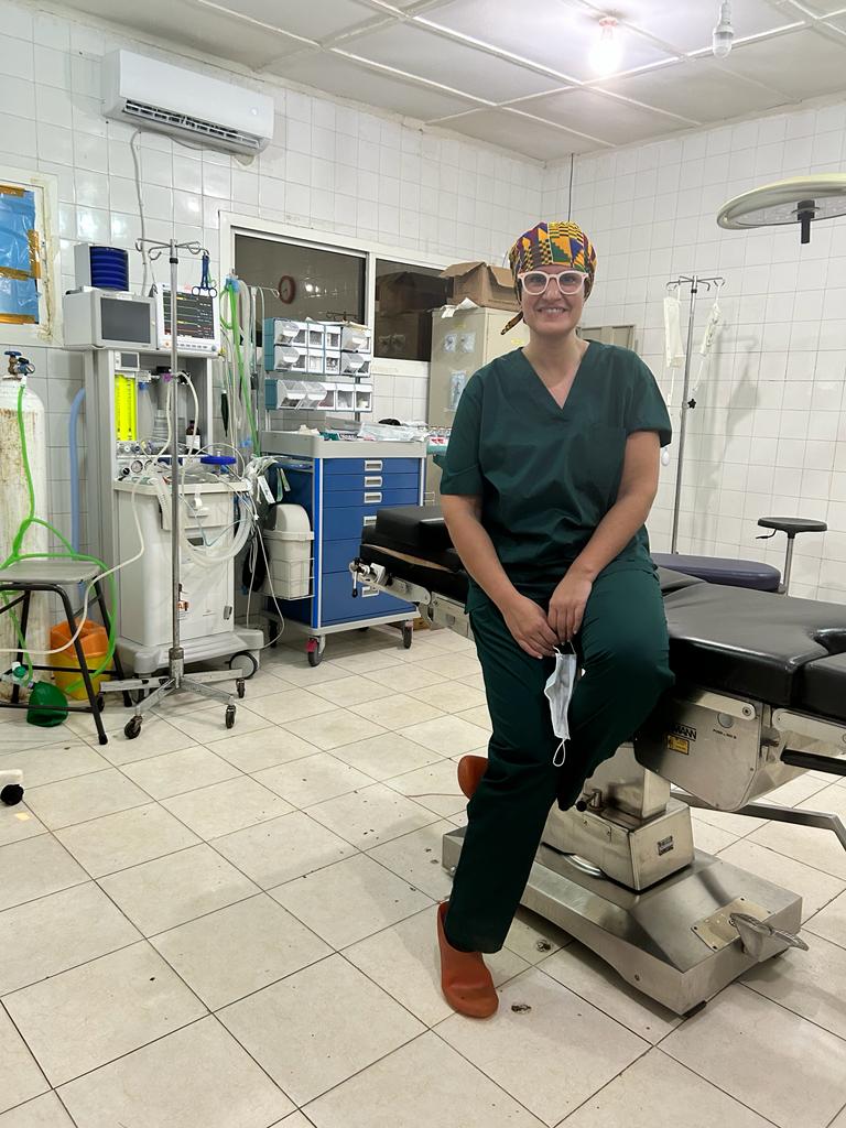 Esta cirujana plástica albaceteña opera el cáncer de mama en Sierra Leona Esta cirujana plástica albaceteña opera el cáncer de mama en Sierra Leona