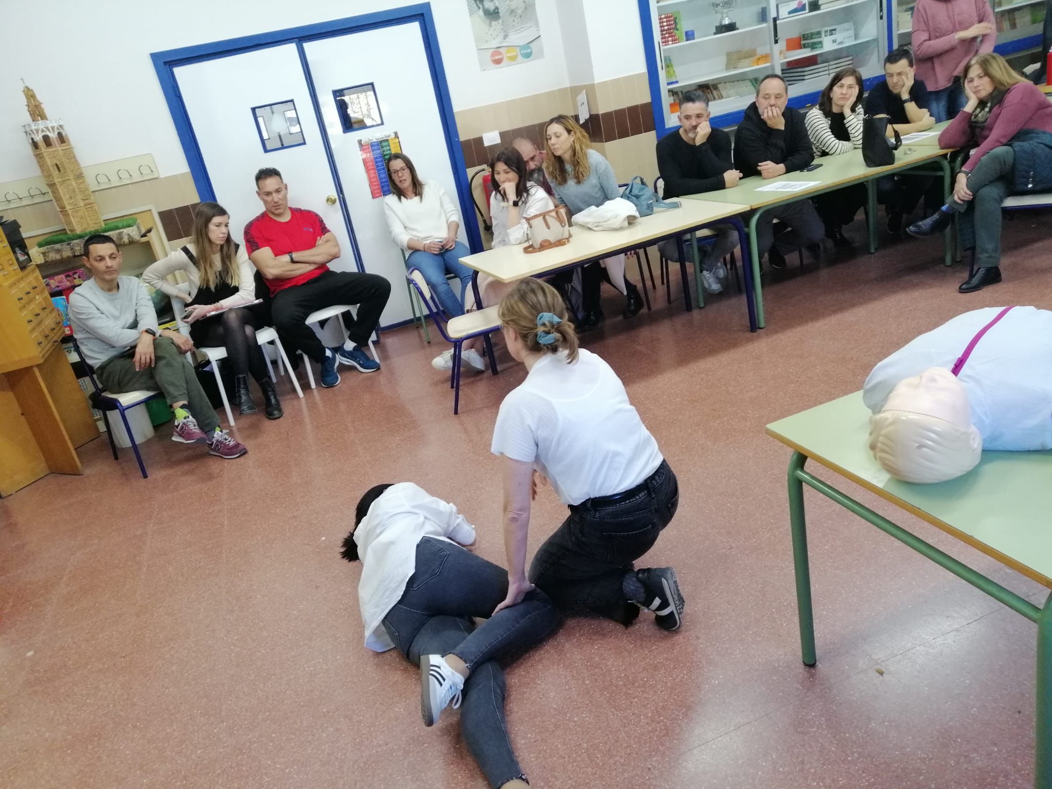 Urgencias médicas en colegios: El Hospital de Sagunto forma al profesorado en emergencias Urgencias médicas en colegios: El Hospital de Sagunto forma al profesorado en emergencias