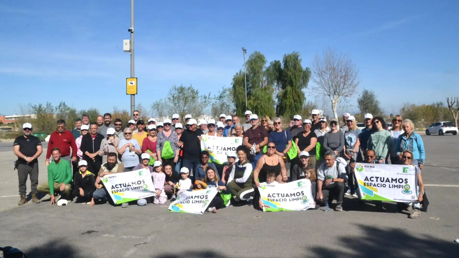 Voluntarios limpian 100.000 metros cuadrados de basura del cauce del río Segura en Rojales