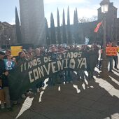 Representantes de la Policía Local de Alcalá lleva sus protestas a la Plaza de Cervantes tras su expulsión del pleno municipal