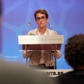 La presidenta del Gobierno de Navarra, María Chivite, interviene durante una rueda de prensa.