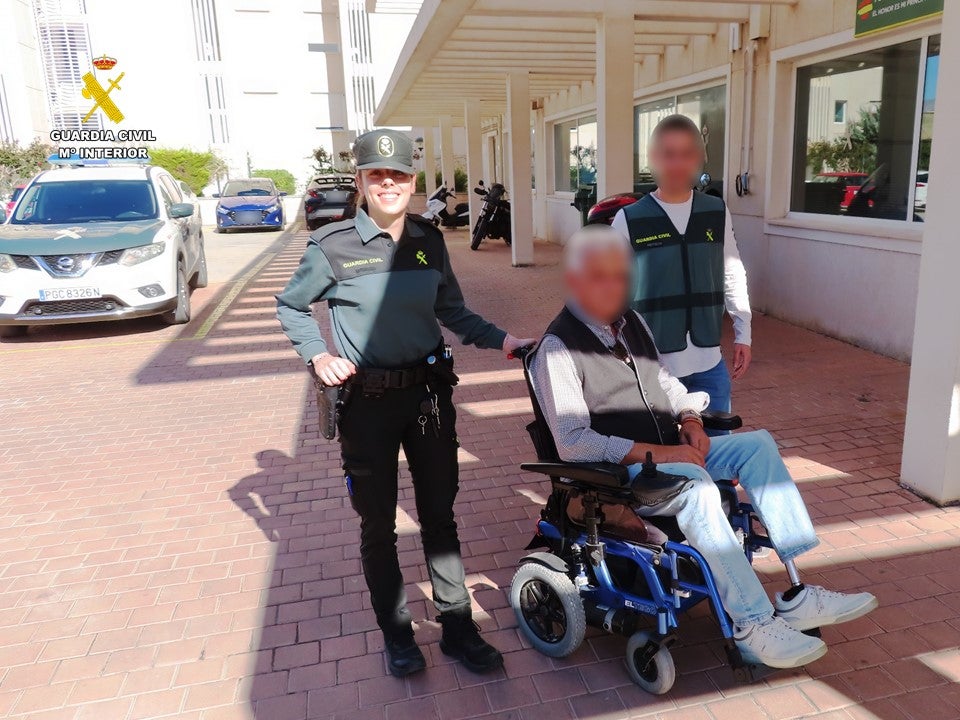 Roban una silla de ruedas valorada en 2.000 euros a un discapacitado Roban una silla de ruedas valorada en 2.000 euros a un discapacitado