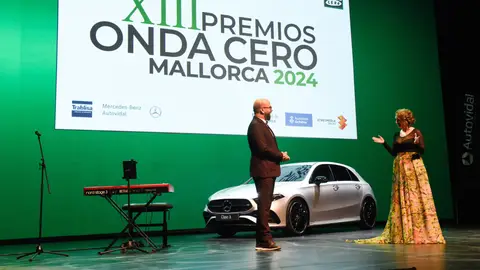 Los periodistas Martí Rodríguez y Elka Dimitrova, presentadores de la gala de los XIII Premios Onda Cero Mallorca 2024 Los periodistas Martí Rodríguez y Elka Dimitrova, presentadores de la gala de los XIII Premios Onda Cero Mallorca 2024
