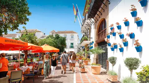 Una plaza en la ciudad andaluza de Marbella Una plaza en la ciudad andaluza de Marbella