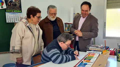 El alcalde de Finestrat promete nuevas líneas de colaboración con el Centro Ocupacional Doble Amor El alcalde de Finestrat promete nuevas líneas de colaboración con el Centro Ocupacional Doble Amor